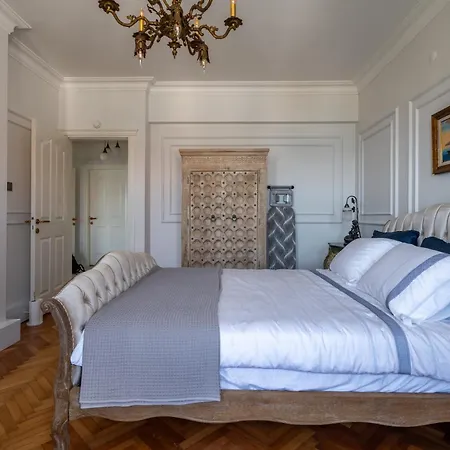 Epic Escape Homes Apartment