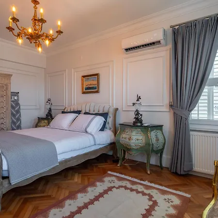 Epic Escape Homes Apartment